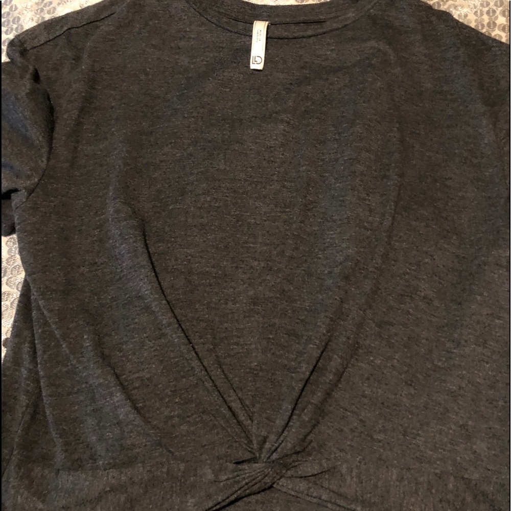 super cute grey cropped tied top !!